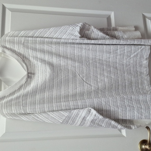 e Striped V-Neck Women's Top Size 26/28W - Picture 3 of 4